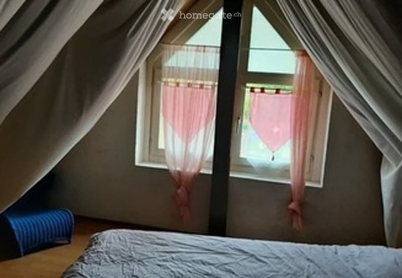 Grosse, ruhige 4,5-Zimmer Maisonettewohnung ab November (3)