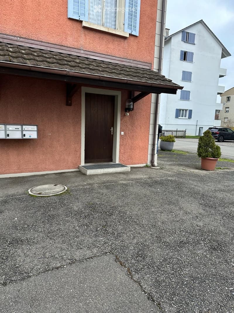 Zu vermieten: 2.5-Zimmer-Wohnung im Parterre in Sulgen (2)