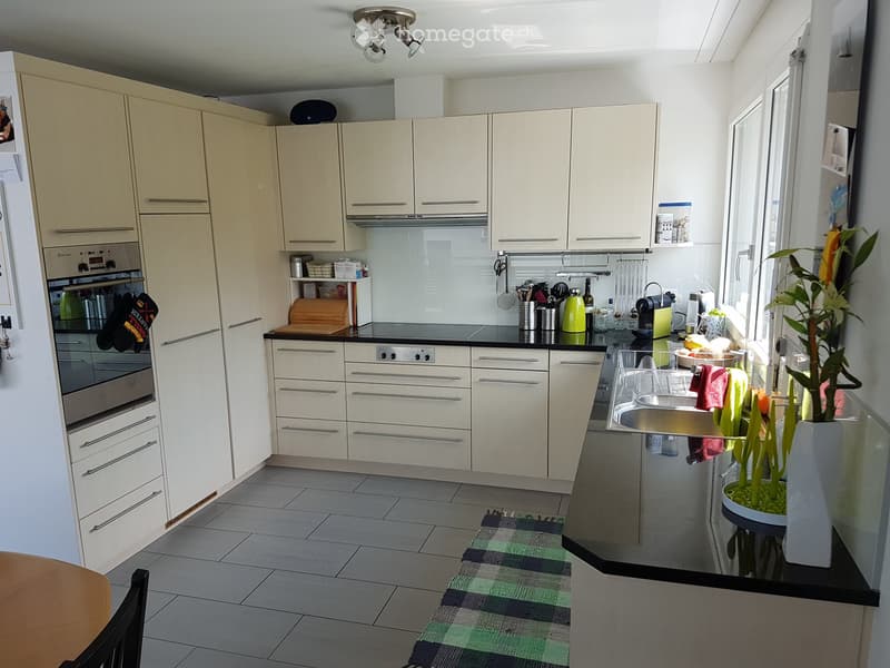 moderne 3.5-Zimmer-Wohnung mit grossem Balkon (5)
