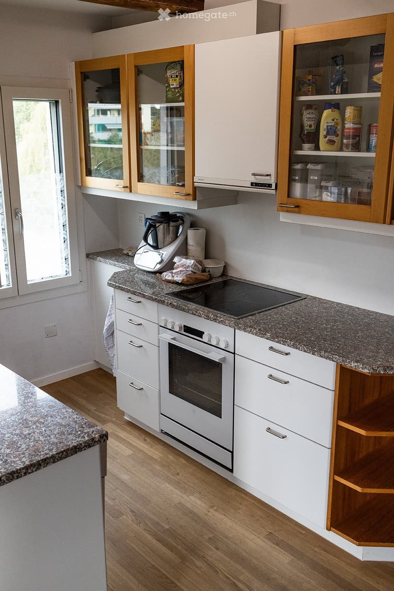 Charmante 3.5 Dachwohnung, Balkon und Bergblick (3)