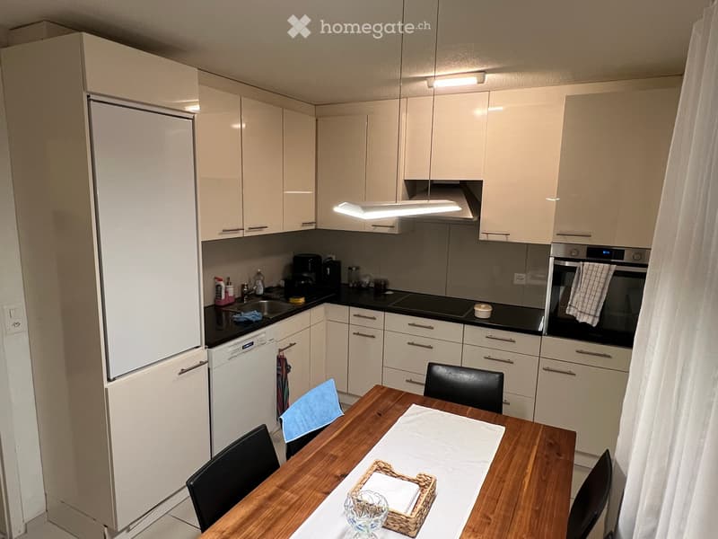 Grosszügige 2.5-Zimmerwohnung an zentraler Lage (2)