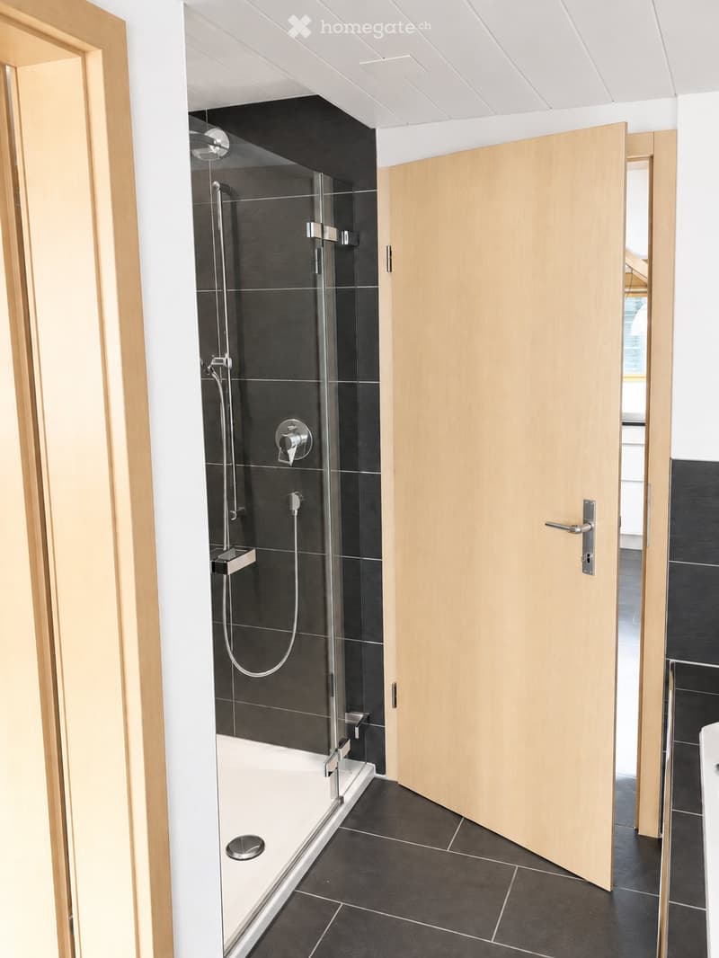 Helle 5-Zimmer-Dachwohnung mit Balkon auf dem Belpberg (3)