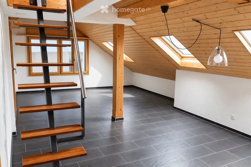 Helle 5-Zimmer-Dachwohnung mit Balkon auf dem Belpberg (1)
