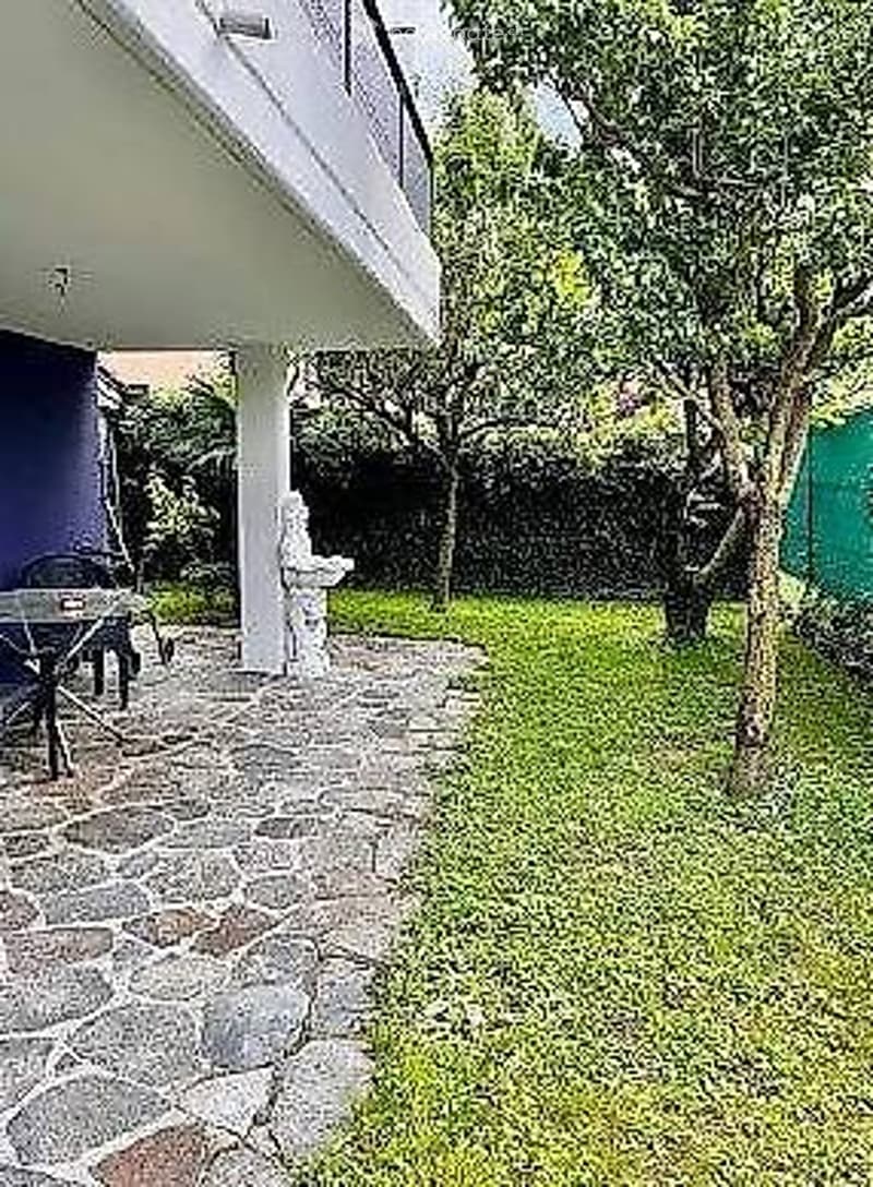 Appartamento con giardino (5)