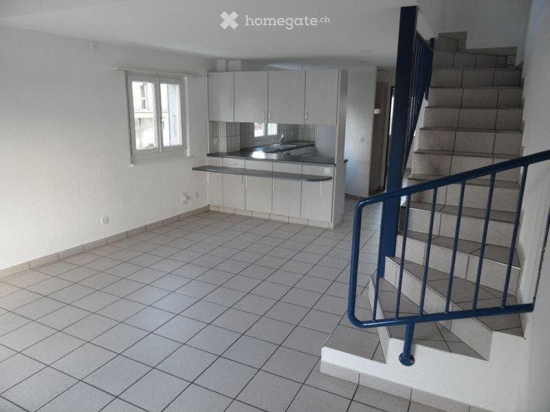 3.5 Zimmer-Galerie-Wohnung ,an guter Lage. (2)