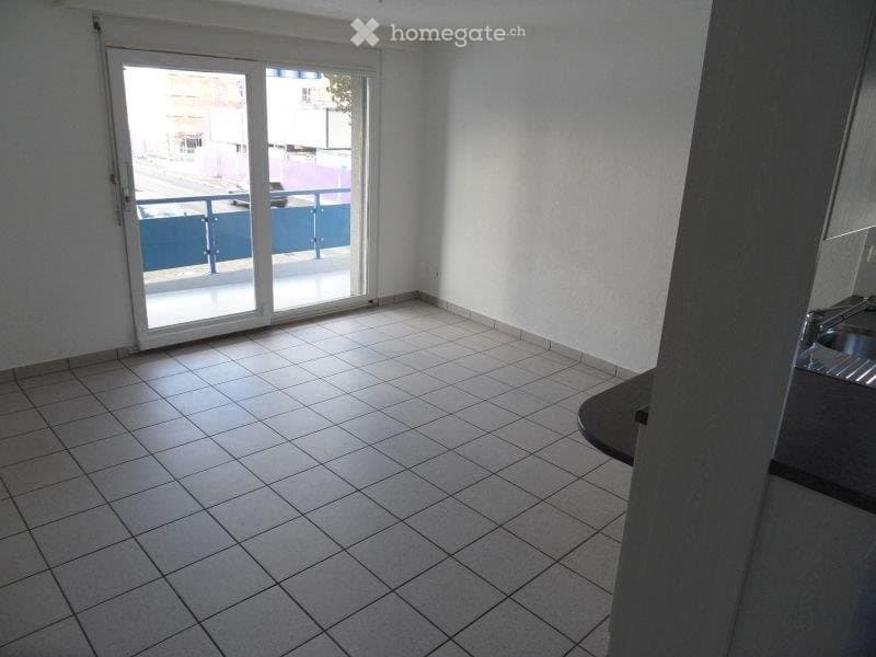 3.5 Zimmer-Galerie-Wohnung ,an guter Lage. (4)