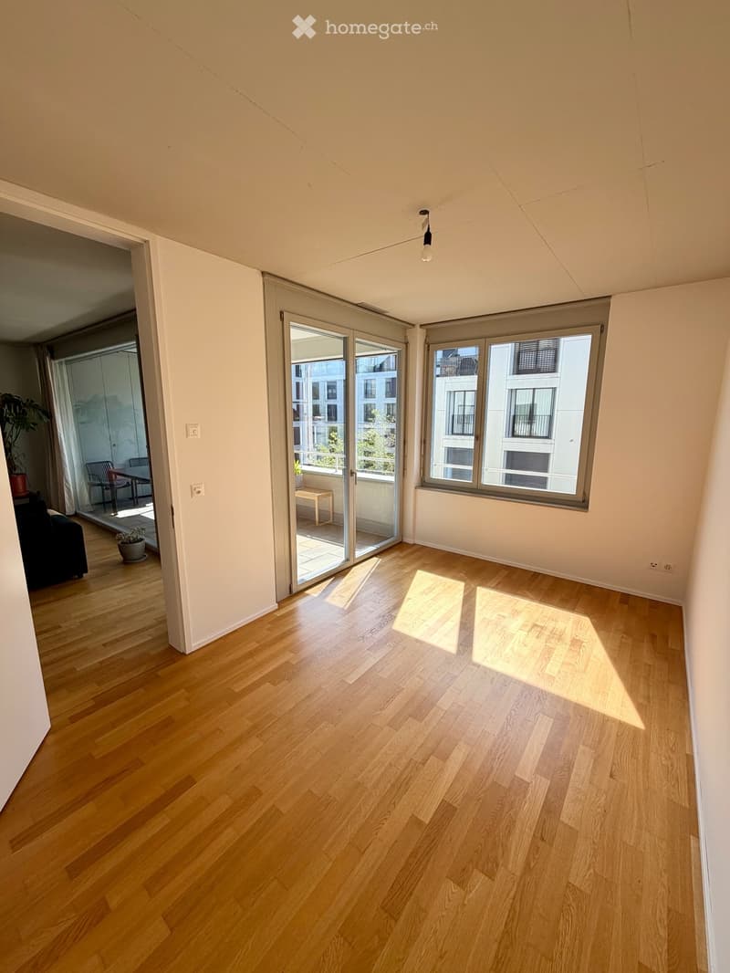 Moderne 3.5-Zimmer-Wohnung mit Balkon (4)
