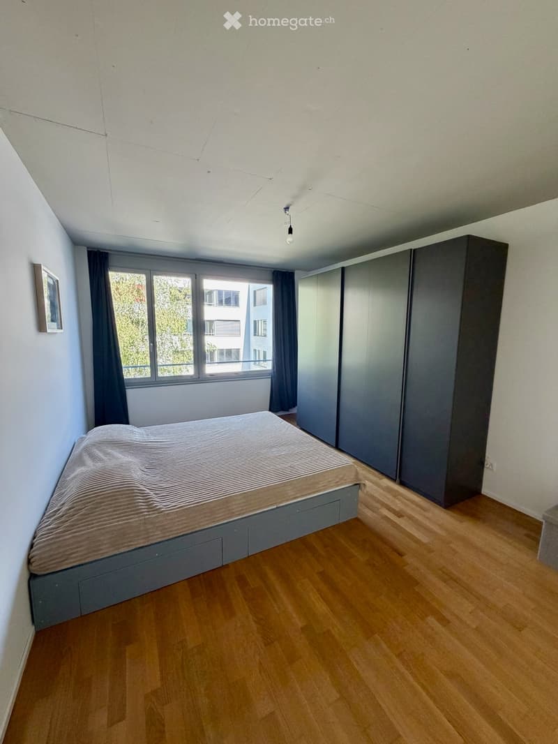 Moderne 3.5-Zimmer-Wohnung mit Balkon (2)