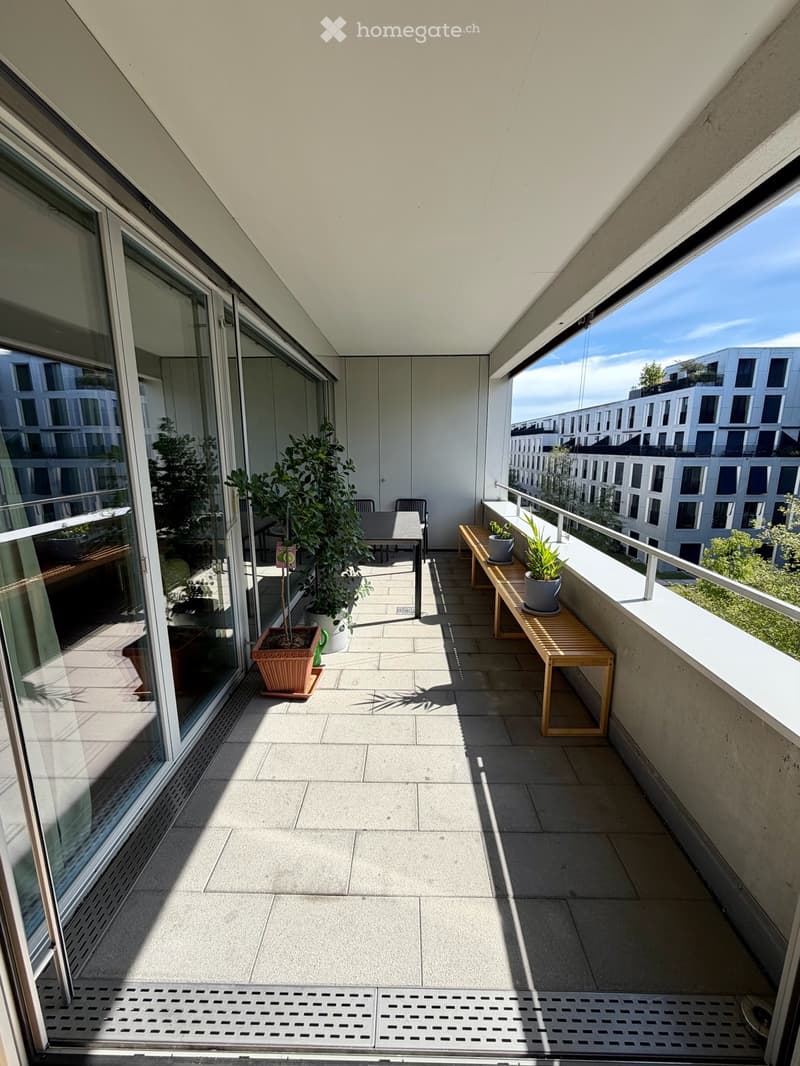 Moderne 3.5-Zimmer-Wohnung mit Balkon (5)