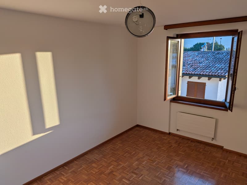 Giubiasco: 3.5 locali con balcone e garage, libero subito (4)
