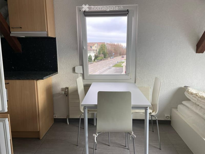 Möbliertes Studio ZU VERMIETEN 970.- (5)