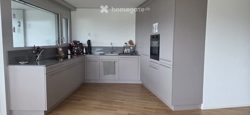 Modernes Zimmer mit privatem Bad & Bergblick (2)