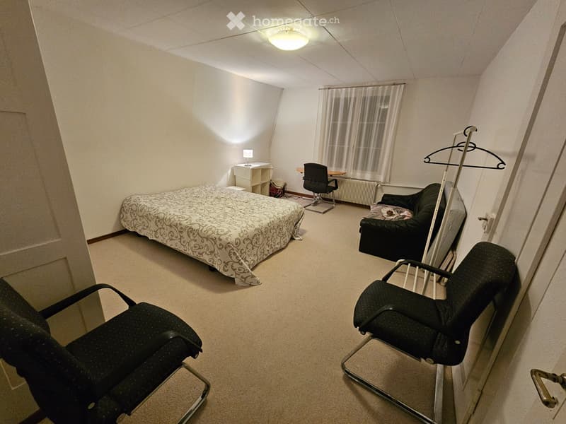 Für Wochenaufenthalter: möbl. Zimmer in freistehendem EFH (1)
