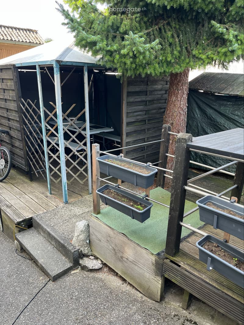 Helles, möbliertes Zimmer in Waltenschwil (4)
