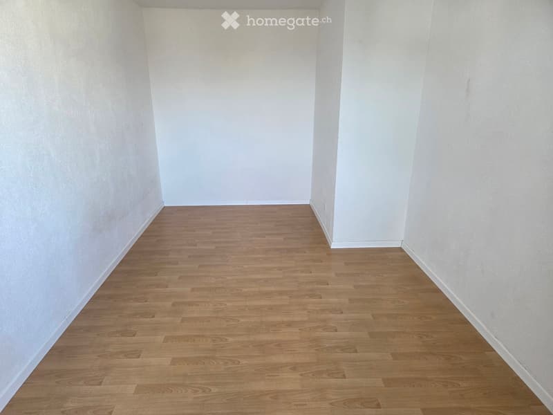 2.5 Zimmer Wohnung mit eigener Waschmaschine zu vermieten (3)