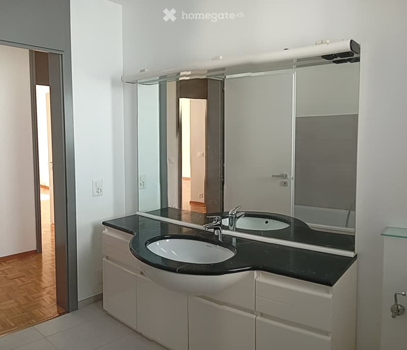 RESIDENZA CON VISTA LAGO, GIARDINO PRIVATO E TRE POSTEGGI (5)