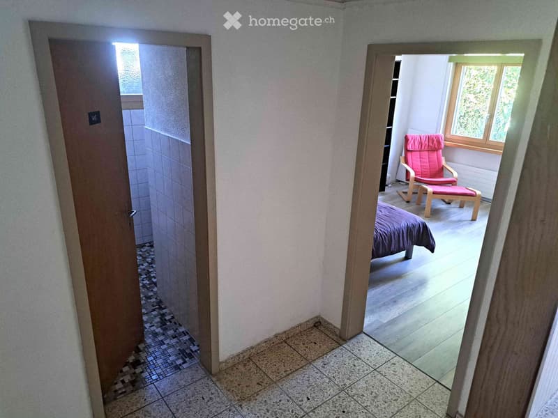 Möbliertes Zimmer mit WC/Dusche zu vermieten (2)