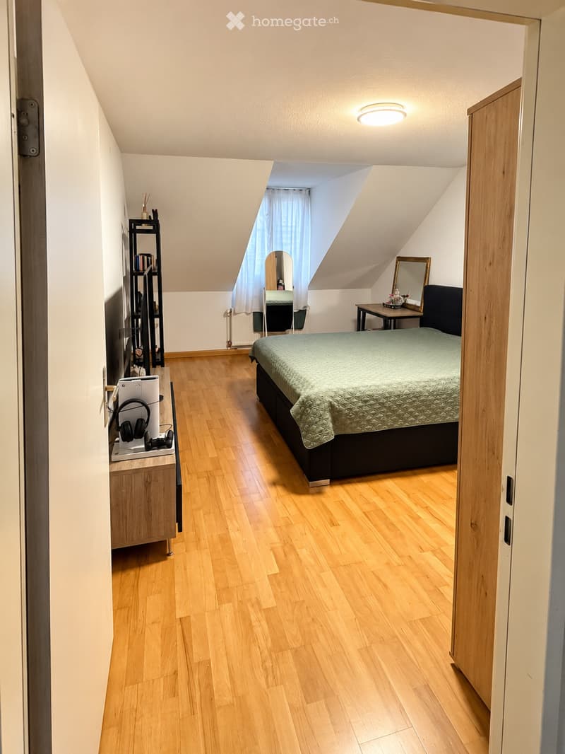 4.5-Zimmer-Dachwohnung über zwei Etagen in Hornussen (2)