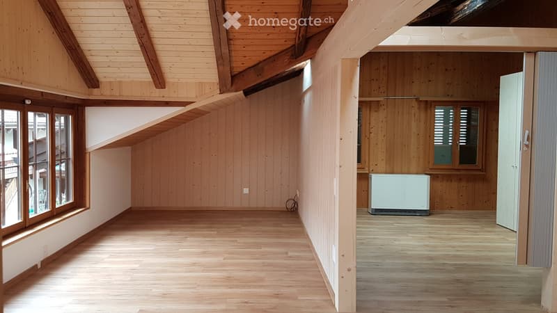 Schöne 2.5-Zimmer-Dachwohnung im Dorfzentrum (2)
