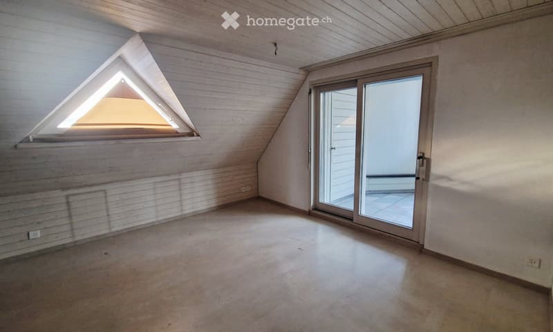 Spezielle Dachgeschosswohnung zu vermieten (2)