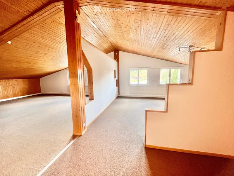 Grosszügige 3 Zimmer-Dachwohnung (2)