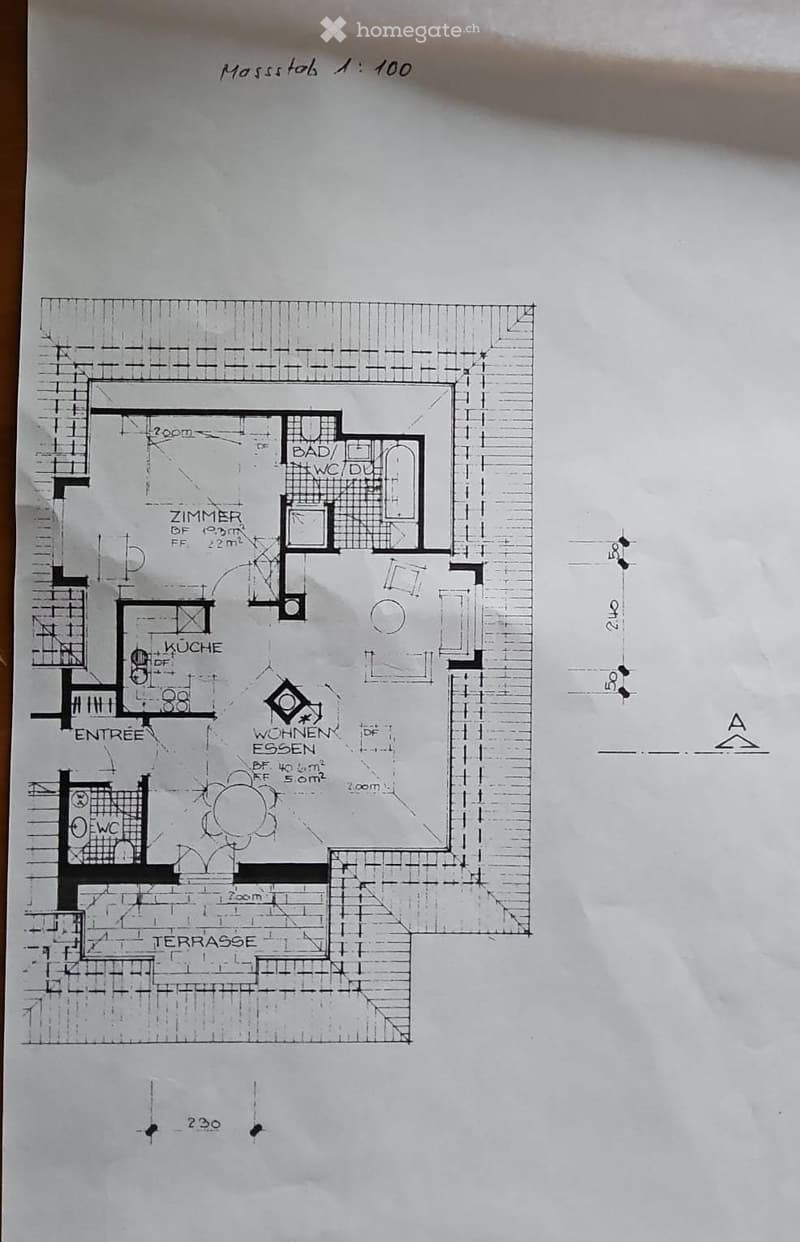Dachwohnung mit Chemine und Balkon ,2.5 Zimmer hell getäfert (1)