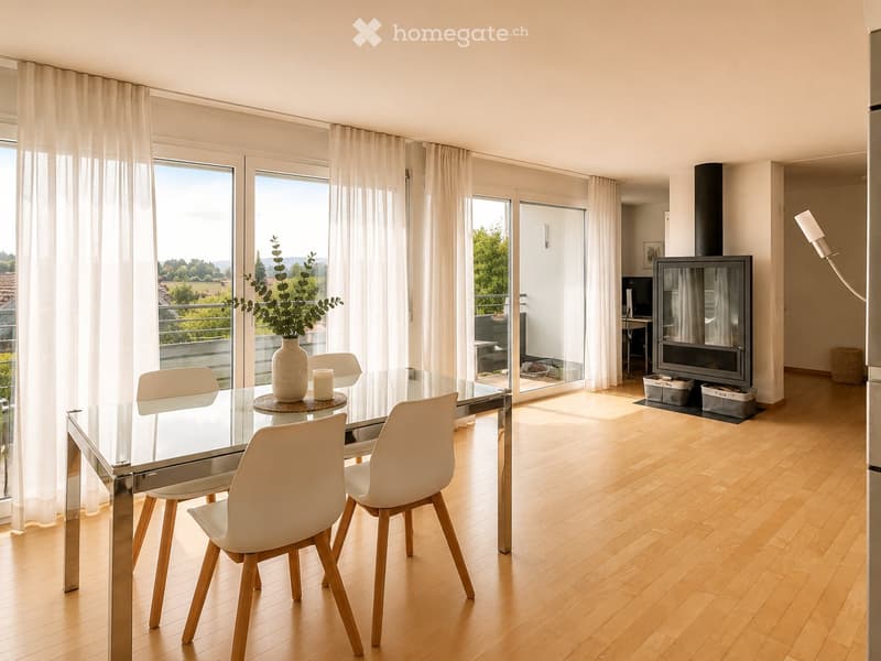 Befristet, möbliert: 4.5 Zimmer mit Cheminée in Forch (3)