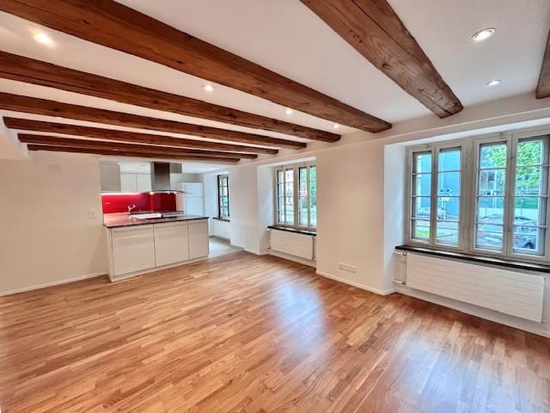 Stilvolle 4.5-Zimmerwohnung mit Charakter an Toplage (2)