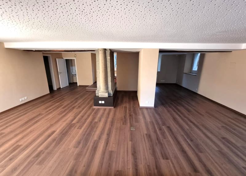Top-Lage in Wädenswil: Flexibles Ladenlokal mit Teilungsoption (2)