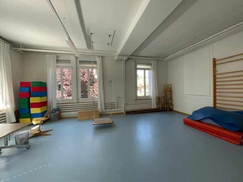 Im Zentrum von Wädenswil: attraktive und grosszügige Räumlichkeiten in Nachmiete zu vergeben. (1)