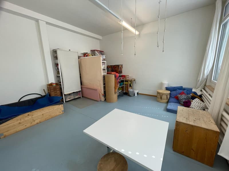 Im Zentrum von Wädenswil: attraktive und grosszügige Räumlichkeiten in Nachmiete zu vergeben. (3)