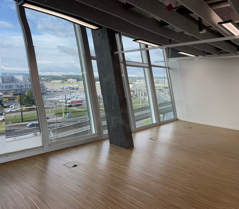 Attraktive, ausgebaute Fläche für leichtes Gewerbe im THE CIRCLE - ca. 340 m2 -) (4)