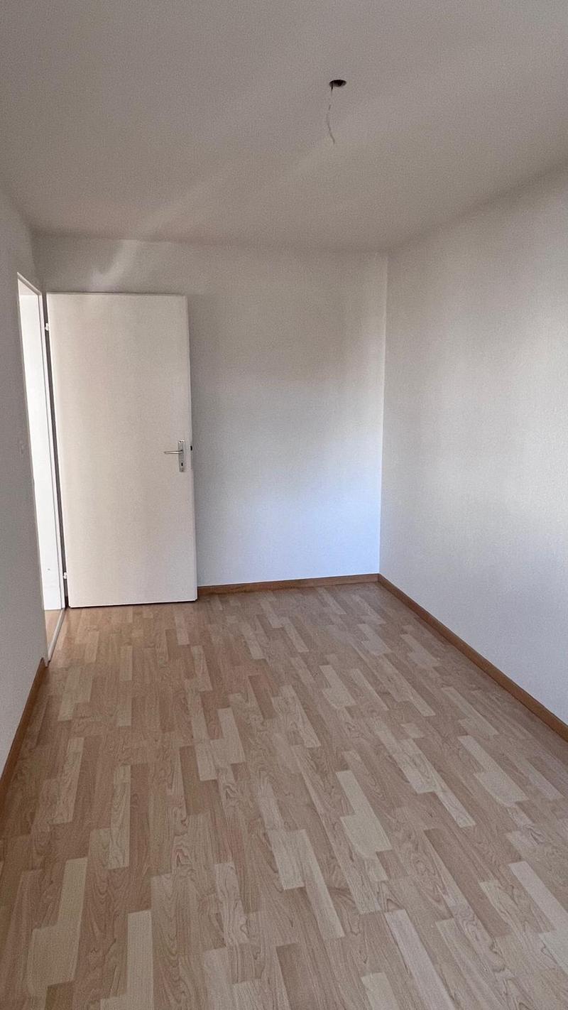 Moderne 4.5-Zimmer-Wohnung mit Balkon in ruhiger Lage in Leuggern (7)