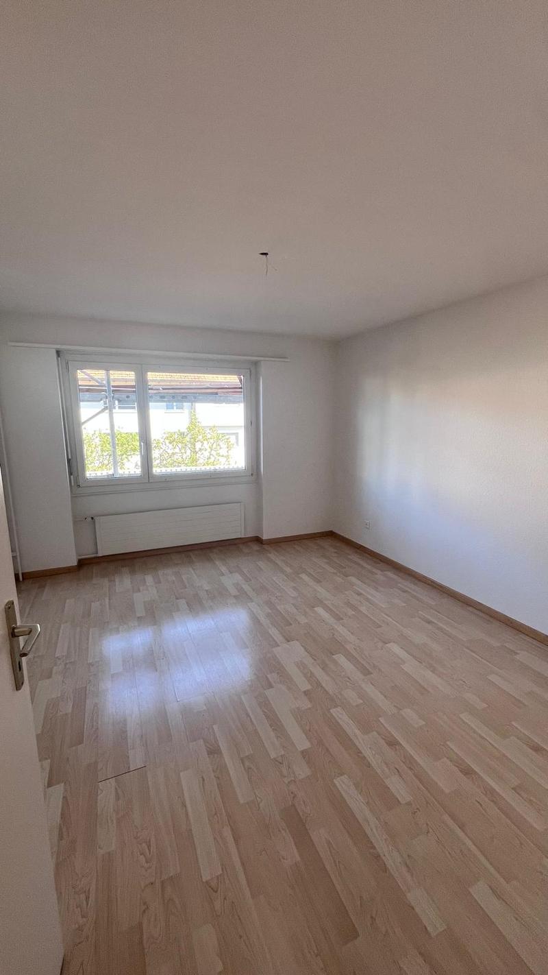 Moderne 4.5-Zimmer-Wohnung mit Balkon in ruhiger Lage in Leuggern (9)