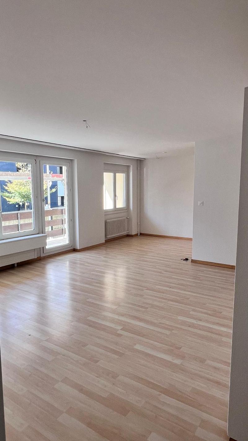 Moderne 4.5-Zimmer-Wohnung mit Balkon in ruhiger Lage in Leuggern (1)