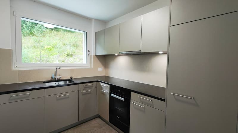 Moderne 2.5-Zimmer-Wohnung mit Loggia (4)