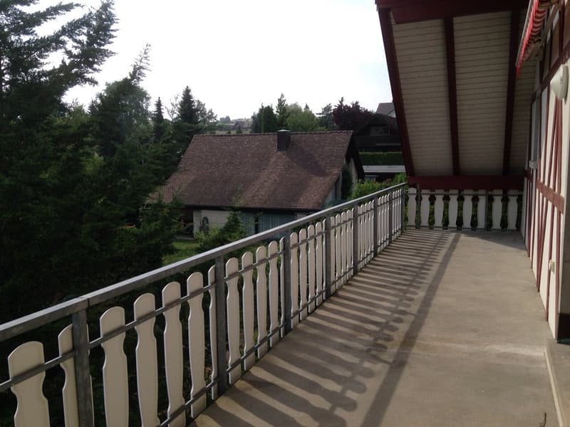 Charmante 5.5-Zimmer-Maisonette-Wohnung in Neerach – Ruhige Lage mit herrlichem Ausblick (2)