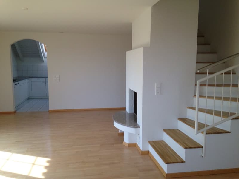 Charmante 5.5-Zimmer-Maisonette-Wohnung in Neerach – Ruhige Lage mit herrlichem Ausblick (3)