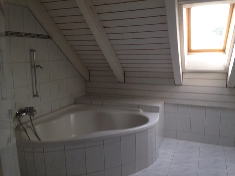 Charmante 5.5-Zimmer-Maisonette-Wohnung in Neerach – Ruhige Lage mit herrlichem Ausblick (9)