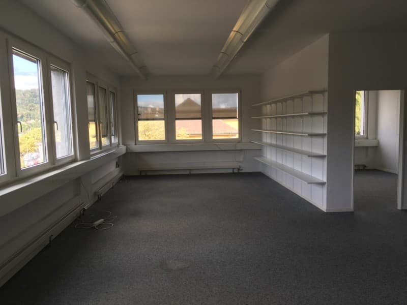 Helle und vielseitig nutzbare Büroräume direkt beim Bahnhof Wettingen (5)