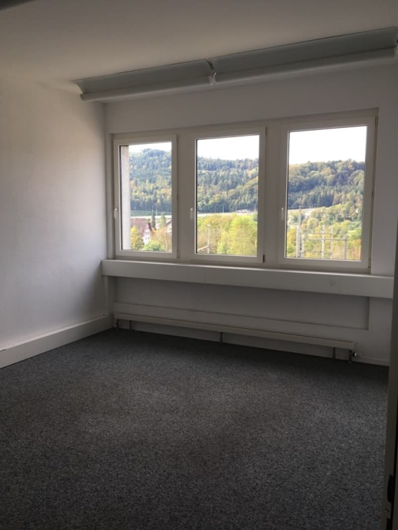 Helle und vielseitig nutzbare Büroräume direkt beim Bahnhof Wettingen (6)