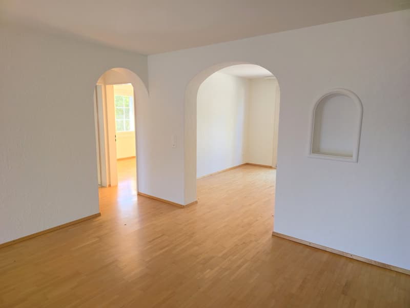Grosszügige 5-Zimmer-Wohnung mit Cheminée und Balkon in Neerach (9)