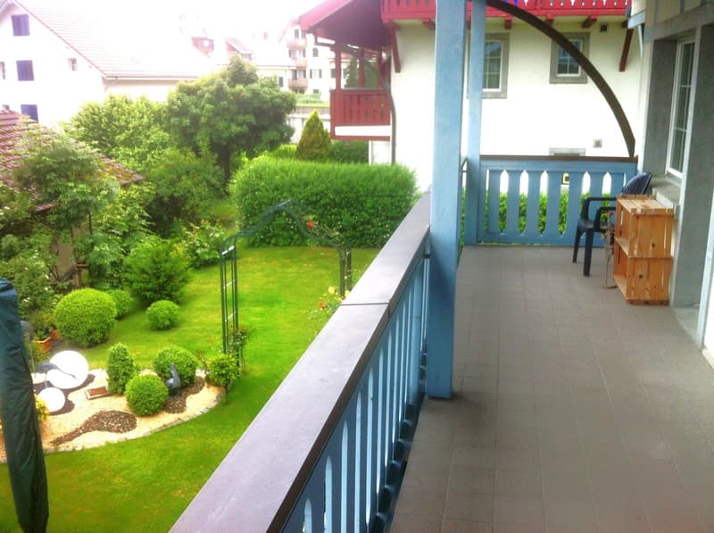Grosszügige 5-Zimmer-Wohnung mit Cheminée und Balkon in Neerach (1)