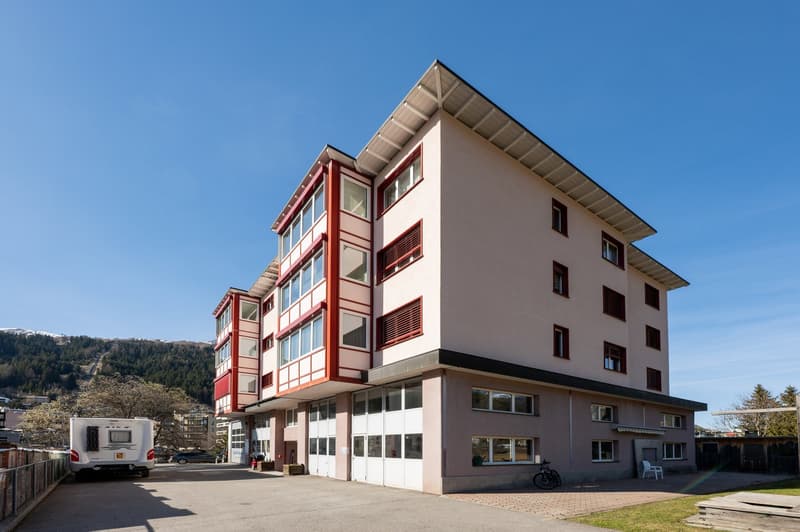 Moderne 5.5-Zimmer Gewerbefläche an der Mattastrasse 9 in Davos Platz (1)