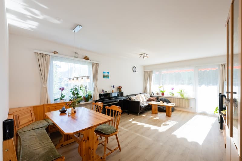 Charmante 3.5-Zimmer-Dachwohnung mit Balkon und Bergblick in Davos Platz (7)