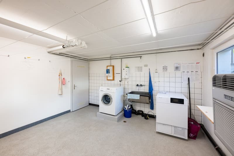 Charmante 3.5-Zimmer-Dachwohnung mit Balkon und Bergblick in Davos Platz (18)