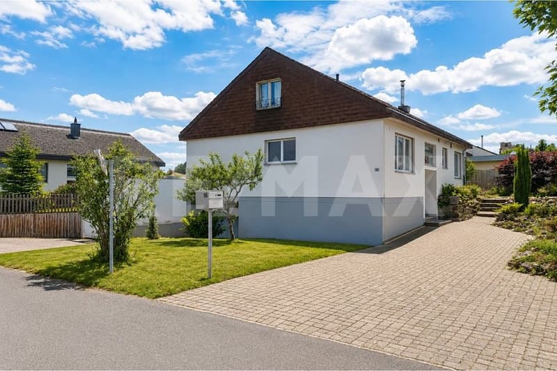 Freistehendes 8-Zi.-Einfamilienhaus mit idyllischer Gartenanlage (12)
