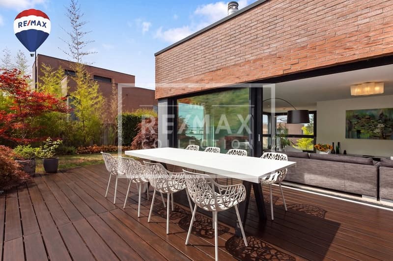 Exklusives 7-Zimmer-Einfamilienhaus mit fantastischer Aussicht (1)