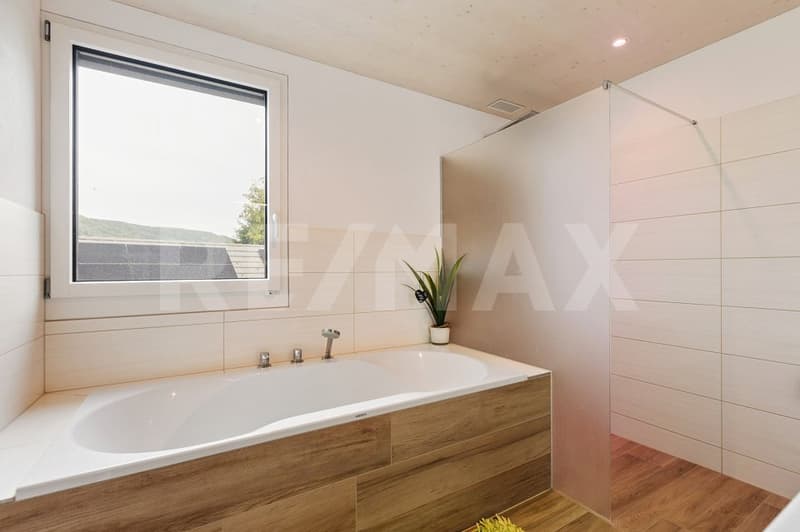 Exklusives 5.5-Zi.-Doppeleinfamilienhaus mit fantastischer Aussicht (7)