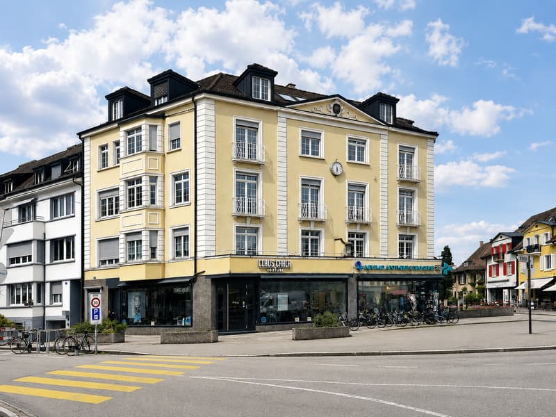 Grosszügige 3.5-Zimmer-Altbauwohnung mit Balkon und Loggia am Neuweilerplatz (2)